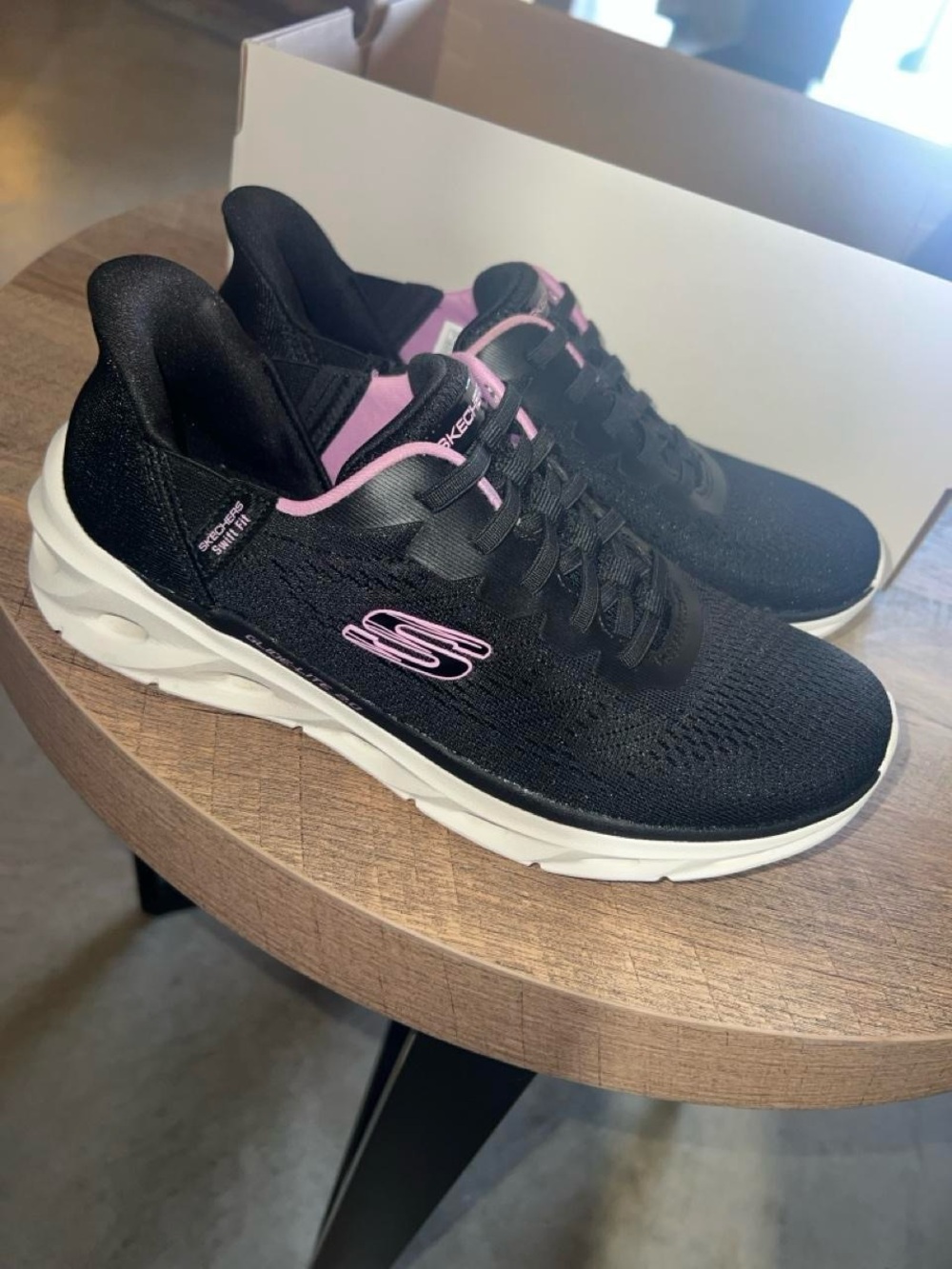 Skechers Swift Fit Glide-Lite 2.0 Women’s Size 7 Black Pink Sneakers